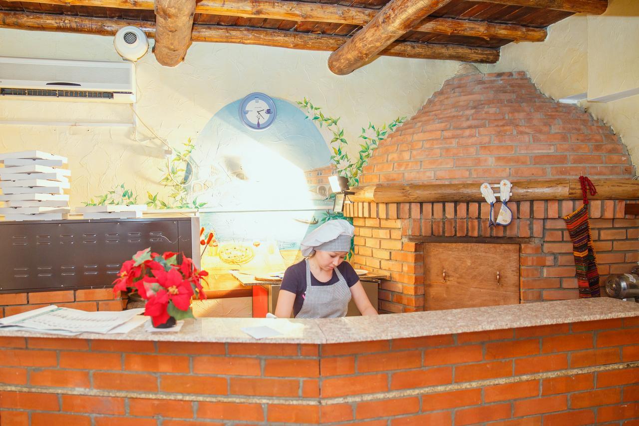 Mini Hotel Venezia Atyraū Zewnętrze zdjęcie