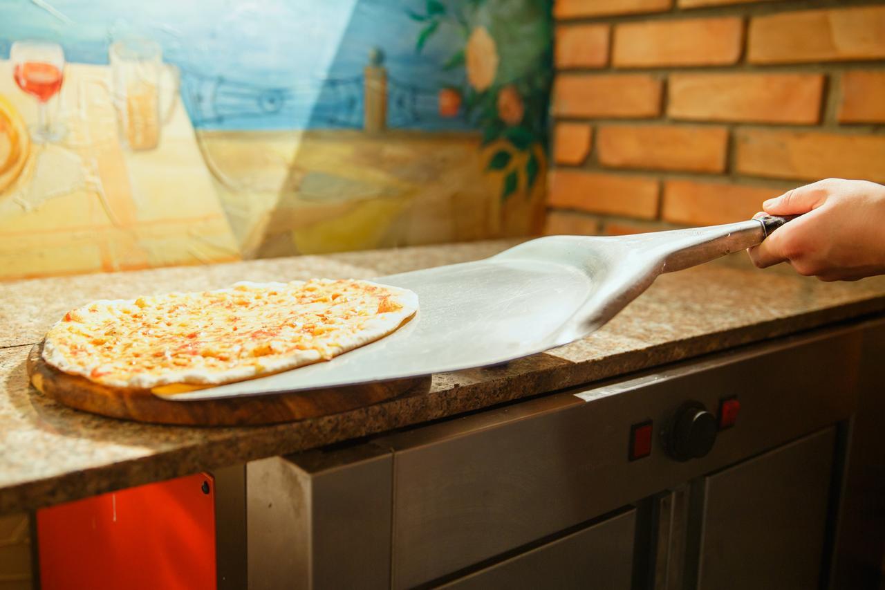 Mini Hotel Venezia Atyraū Zewnętrze zdjęcie